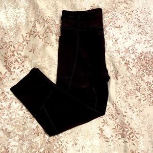 Victoria’s Secret Sport Capri leggings